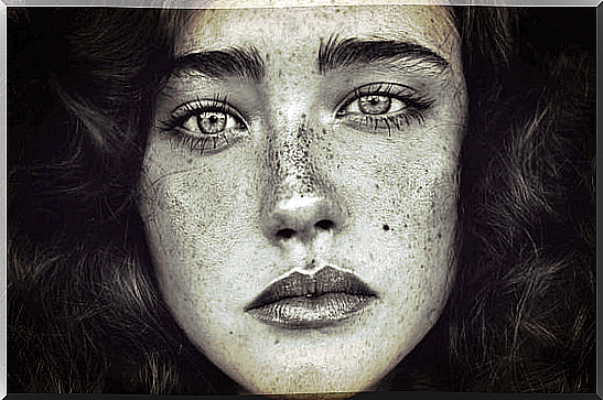 woman with freckles on her face