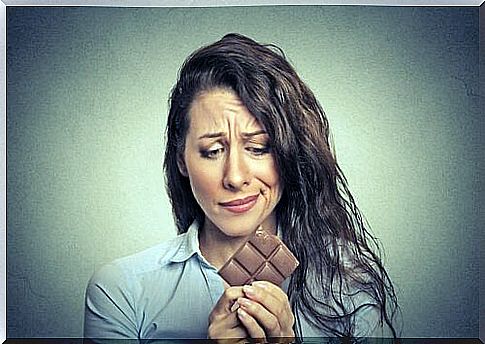 woman thinking about eating chocolate without feeling hungry